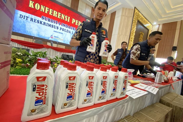 Polisi Gagalkan Peredaran 7.200 Botol Oli Palsu Asal Tangerang