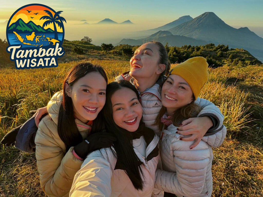 Foto Yura Yunita Mendaki Gunung Prau, Netizen Dibuat Iri