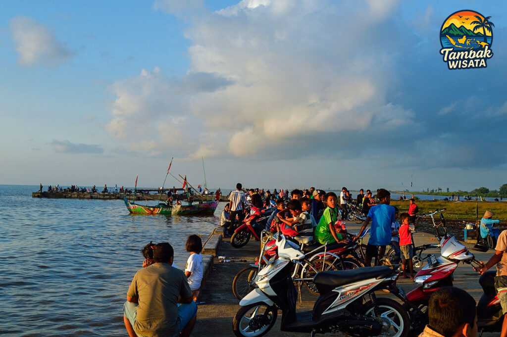 Pantai Banyutowo: Wisata Pantai Ikonis di Kabupaten Pati